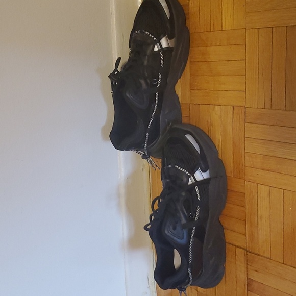 Black sneakers with reflective detail - Picture 2 of 2